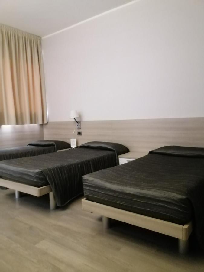 Hotel Meuble' Atlantic Treviglio Exterior photo