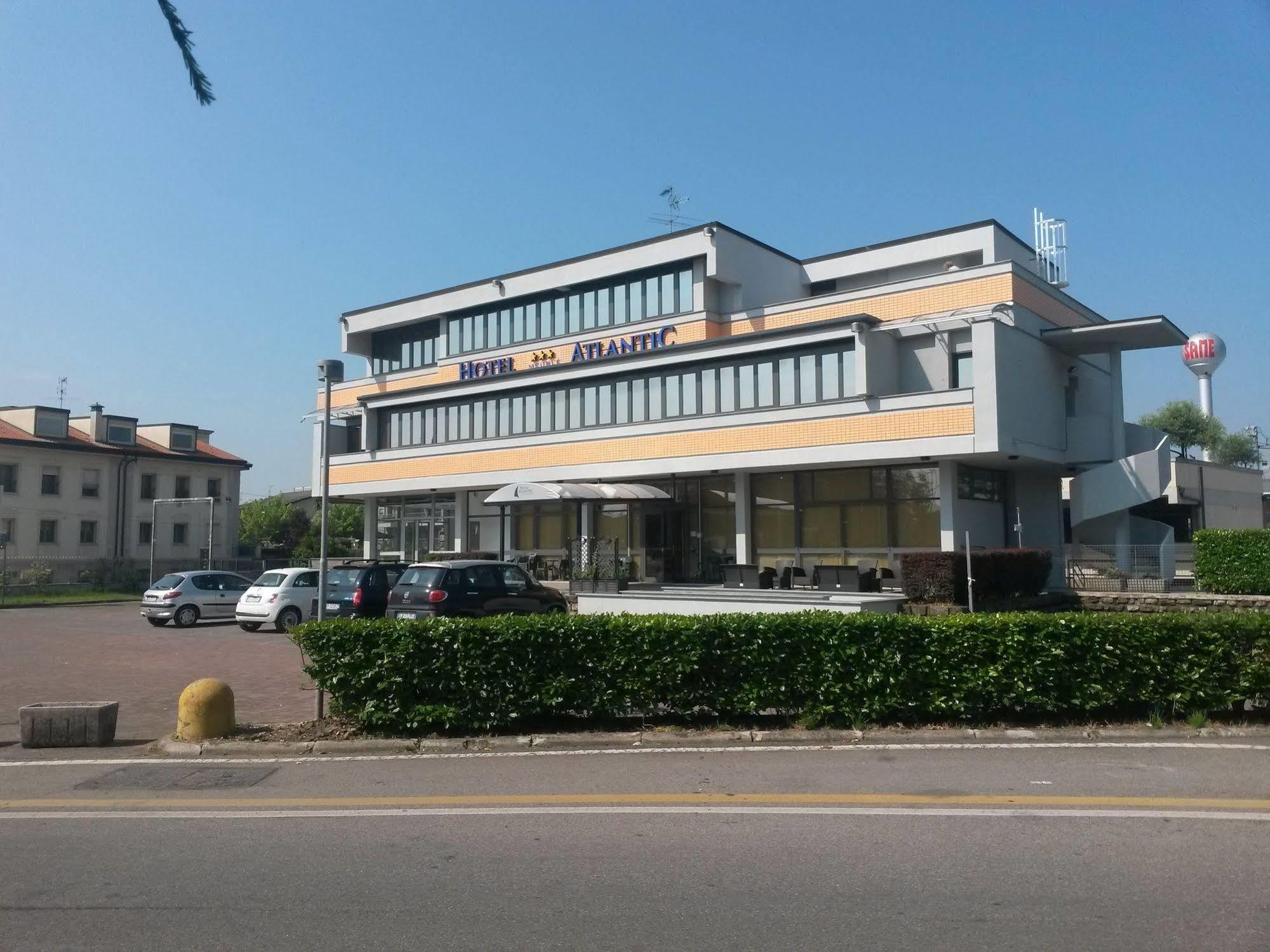 Hotel Meuble' Atlantic Treviglio Exterior photo